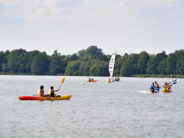 Kayak sur le plan d'eau de La Rincerie