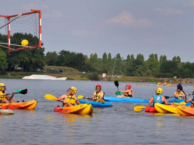 Match de kayak polo à La Rincerie