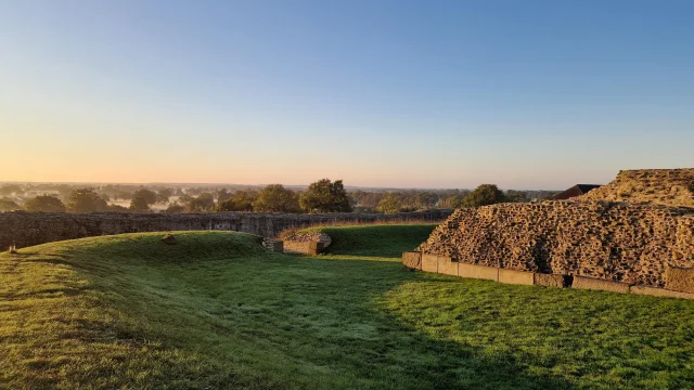 La forteresse de Jublains au lever de Soleil
